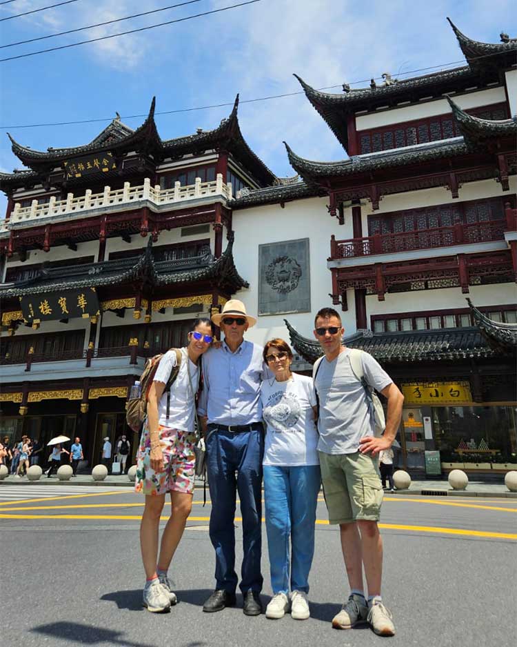 “Nonni in camper sulla Via della Seta” per il 50esimo anniversario di matrimonio