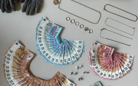 22enne si finge avvocatessa e si presenta alla porta di un’anziana per rubarle denaro e gioielli