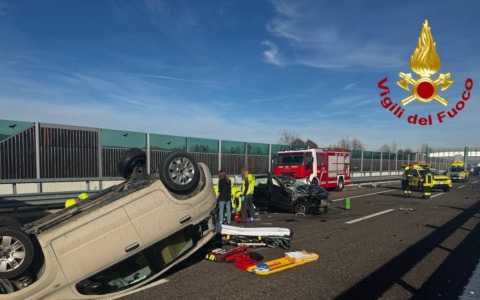 Grave incidente in A31: quattro feriti, intervengono i Vigili del Fuoco