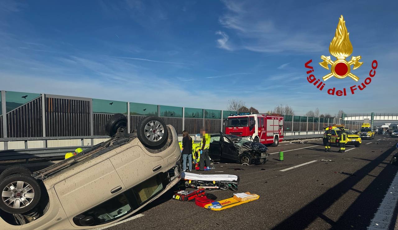 Grave incidente in A31: quattro feriti, intervengono i Vigili del Fuoco
