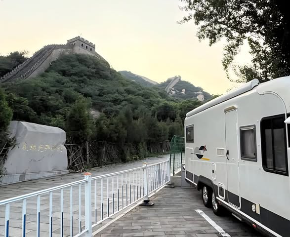 Il Camper ai piedi della Grande Muraglia