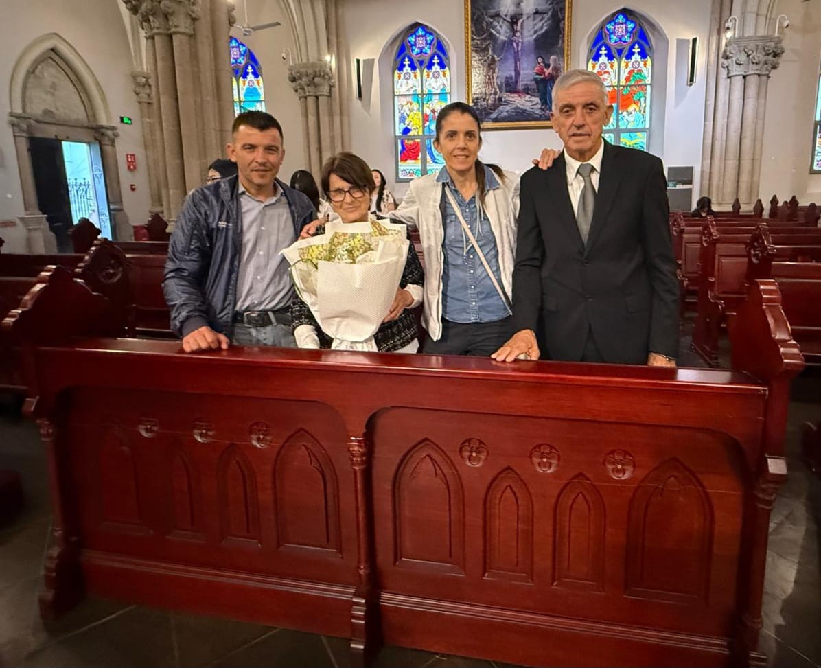 Marco, Anna, Elisa e Aldo dopo la cerimonia di anniversario