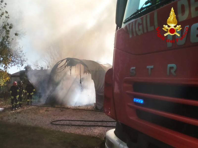 Incendio a Caldogno, legnaia distrutta dalle fiamme