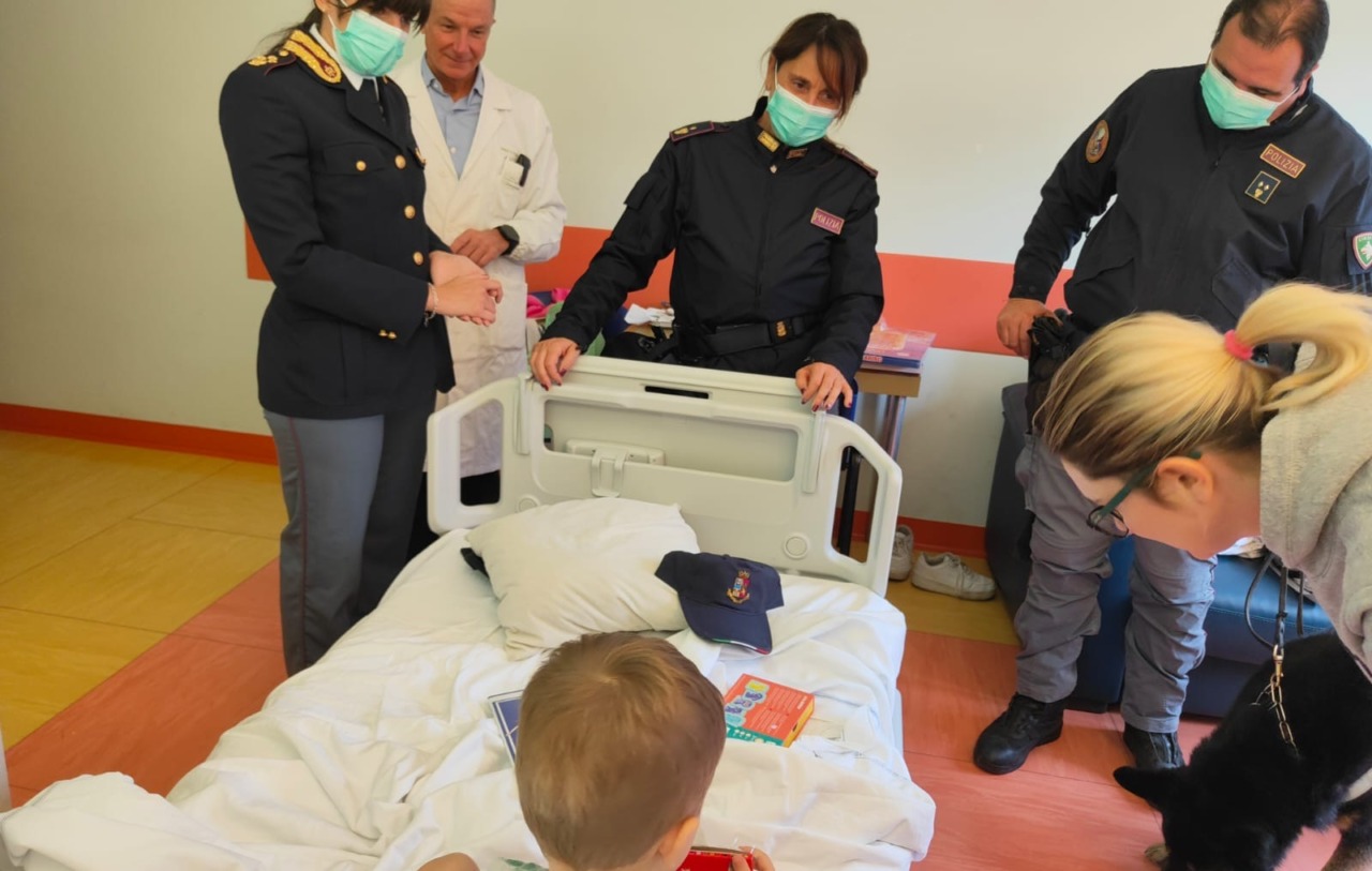La Polizia di Stato incontra i pazienti dei Reparti di Pediatria