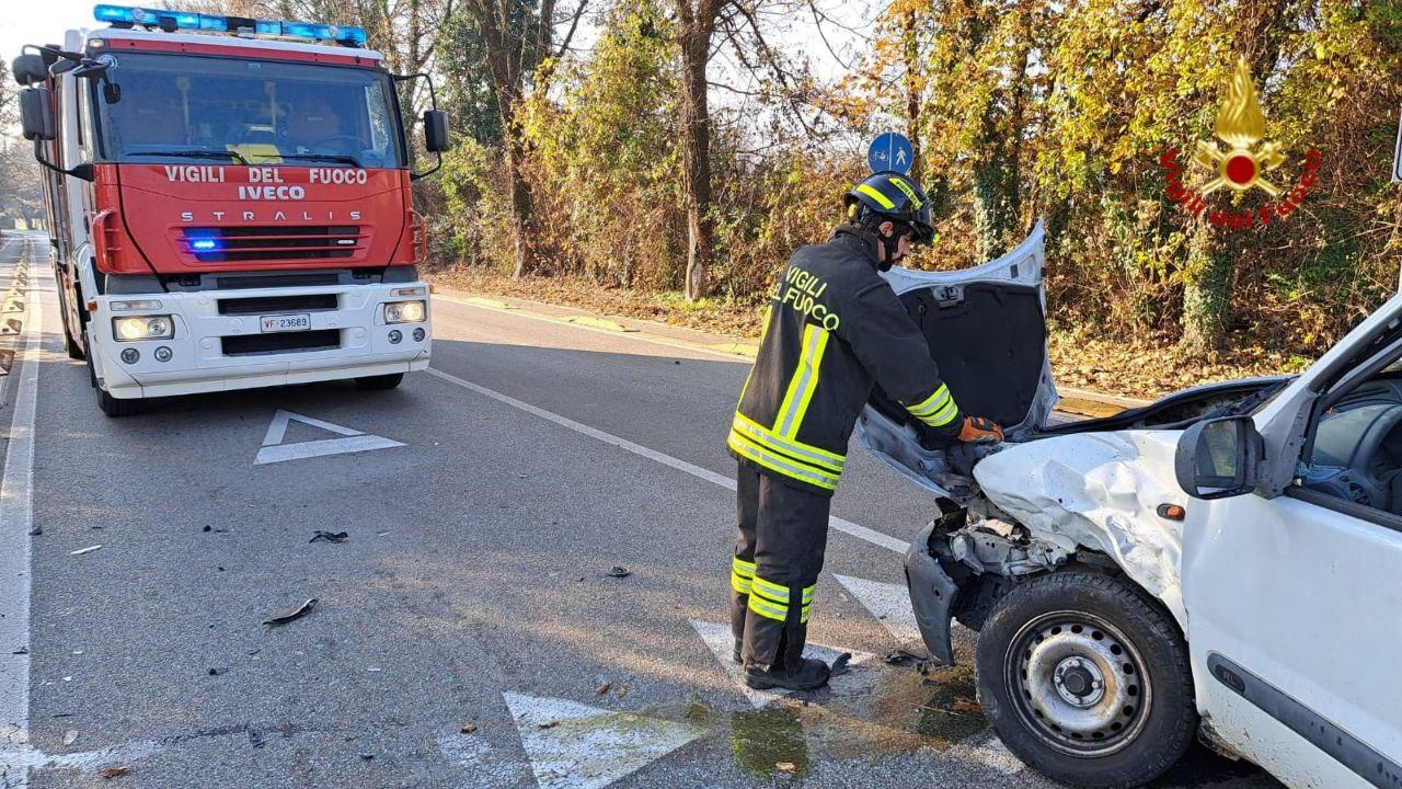 Incidente stradale in zona Laghetto con due feriti