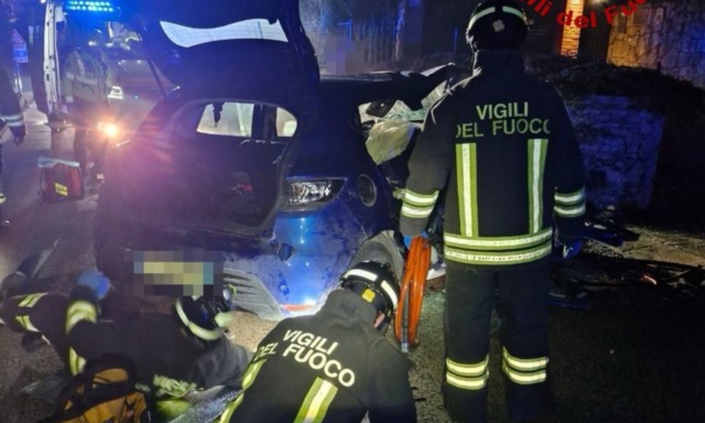 Un’auto esce di strada e si schianta contro un muro ad Arcugnano: morto un giovane, tre feriti