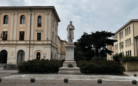 Via libera al restauro della fontana storica di Piazza San Lorenzo