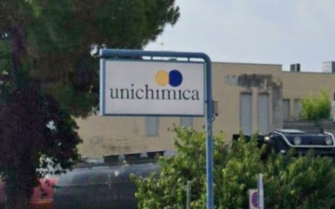 Acido solforico in faccia: operaio ricoverato d’urgenza