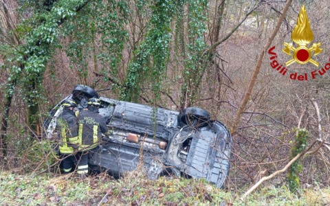 Auto precipita da un dirupo ad Arsiero: il conducente non ce l’ha fatta