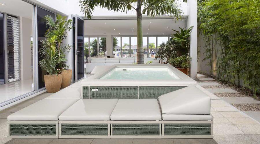 Minipiscina: l’arte impressionista diventa esperienza tattile nell’acqua domestica