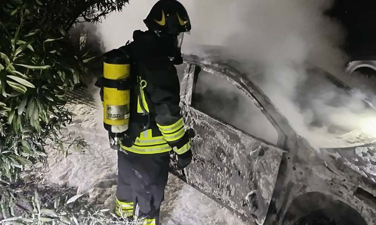 Nella notte è andata a fuoco una autovettura a Montecchio Maggiore