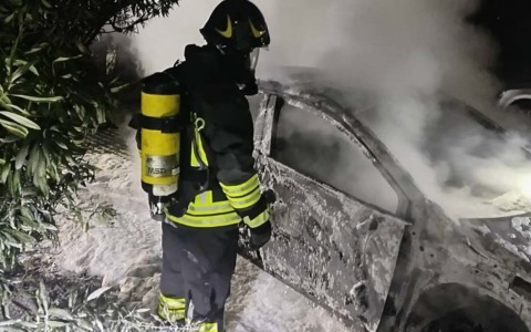 Nella notte è andata a fuoco una autovettura a Montecchio Maggiore