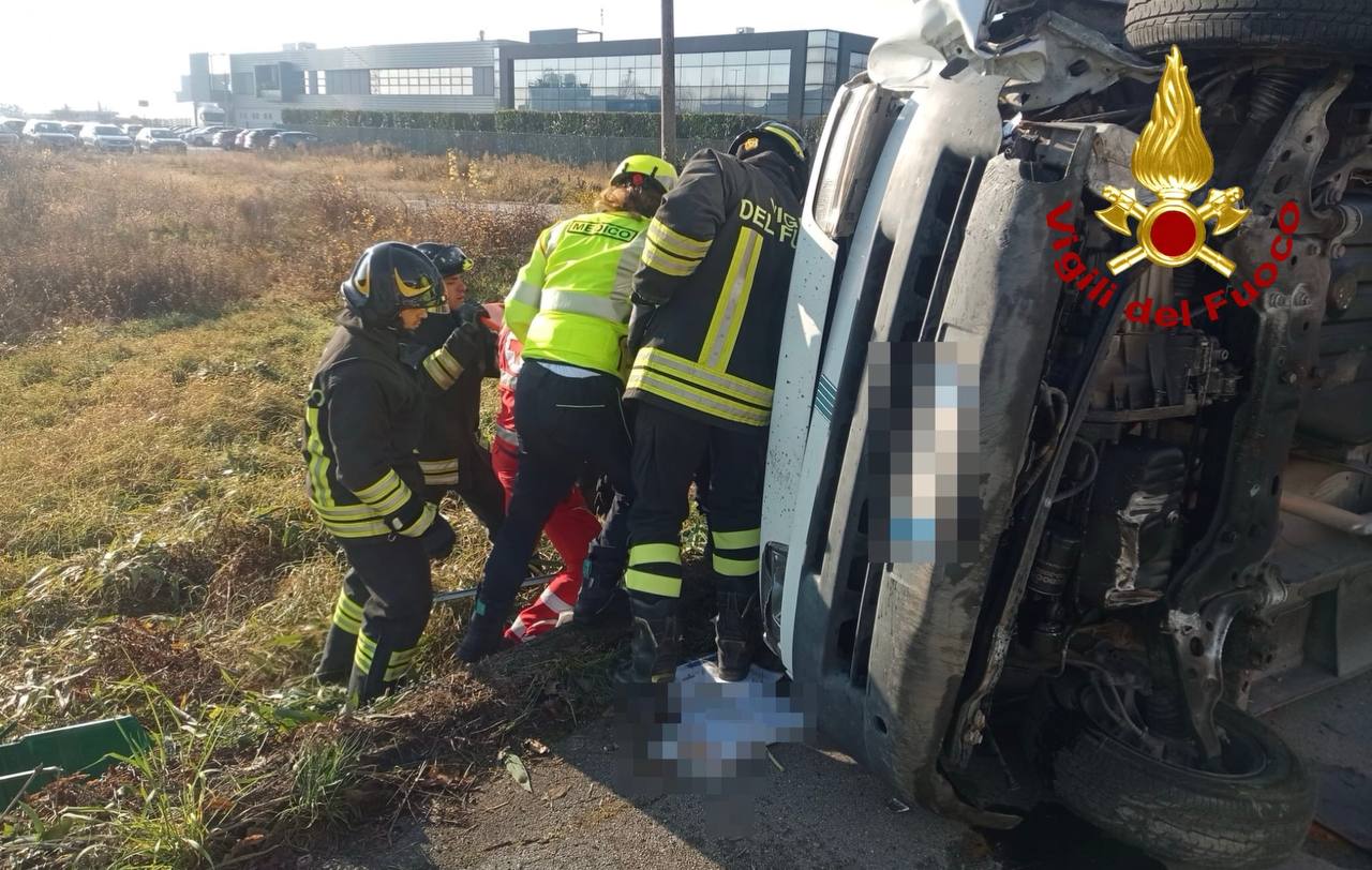 Incidente a Sandrigo: furgone si ribalta in Via Piave