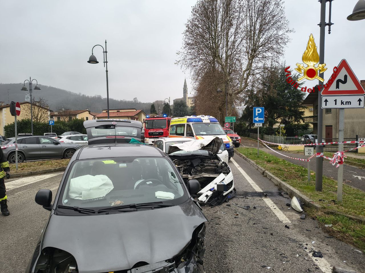 Auto si scontrano in via De Gasperi a Sarego: due feriti