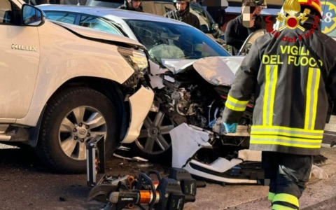 Scontro tra due auto a Gallio: due feriti