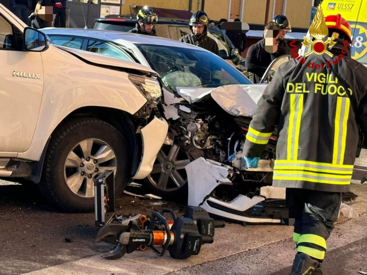 Scontro tra due auto a Gallio: due feriti