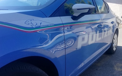 Scappa alla vista della Volante, in auto aveva cocaina ed eroina