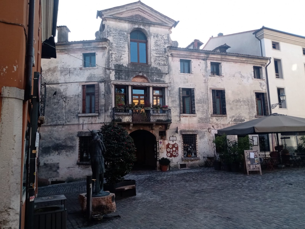 Canna fumaria dà il via all’incendio in abitazione in centro a Bassano