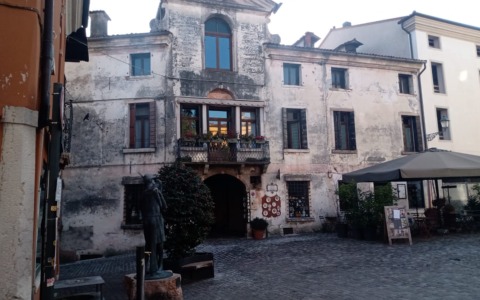 Canna fumaria dà il via all’incendio in abitazione in centro a Bassano