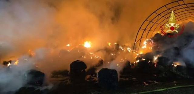 Incendio in un’azienda agricola di Marano Vicentino: in cenere 500 rotoballe