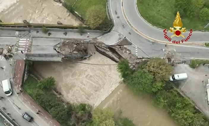 Cede il braccio della gru: operaio ferito nel cantiere di Ponte dei Nori a Valdagno