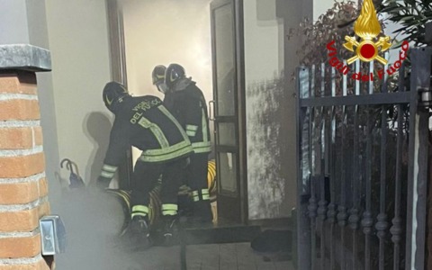 Rogo in taverna, i Vigili del Fuoco evitano il propagarsi delle fiamme