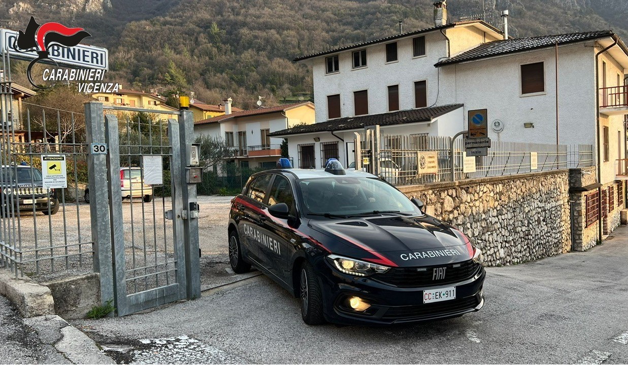 Passante aggredito e derubato di zaino e collana d’oro: due anni e mezzo di carcere per un 35enne di Arsiero