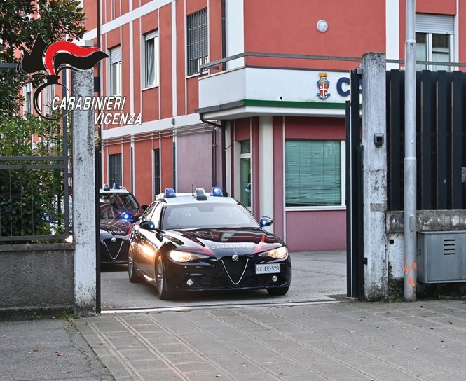 13 dosi di ecstasy e più di 2mila euro in contanti: nei guai un 23enne di Schio