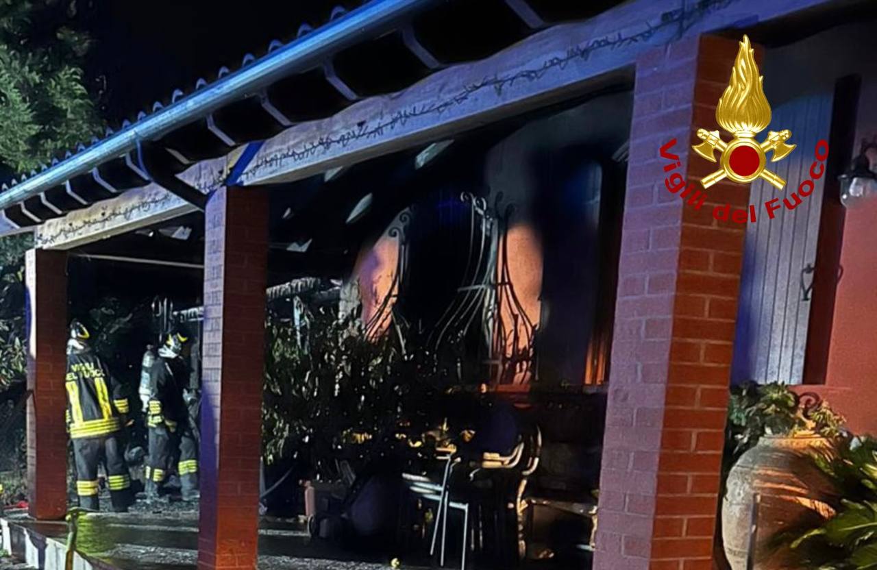 Incendio in un’abitazione a Brendola: le fiamme dal portico si allargano anche nei locali al piano terra