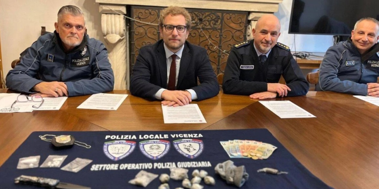 Controlli antidroga a Vicenza, sequestrate oltre quaranta dosi e 600 euro