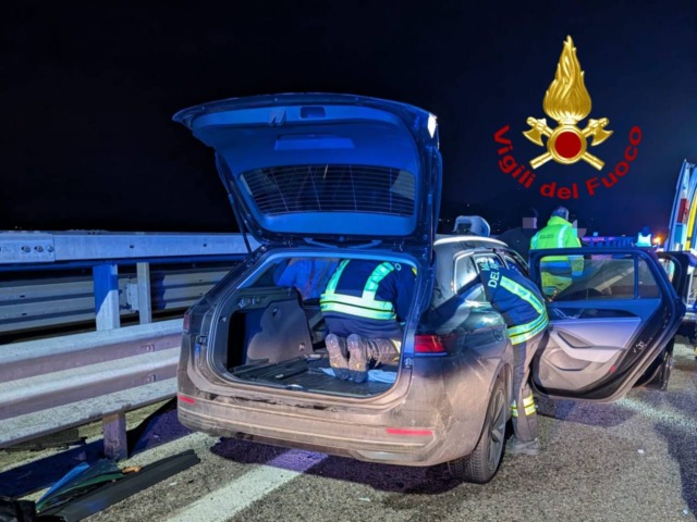 Perde il controllo dell’auto e si schianta contro il guardrail: ferito un automobilista