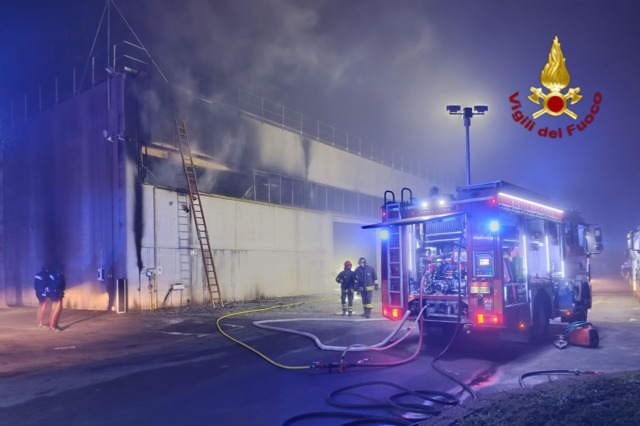 Principio d’incendio nella notte in un capannone di Lonigo