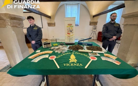 Droga e contanti nascosti in cascina: maxi sequestro a Vicenza