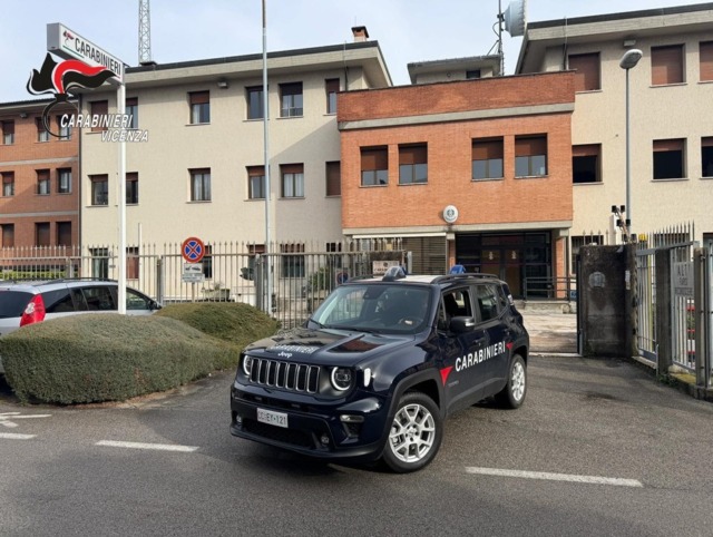 16enne picchiata davanti alla fermata degli autobus a Bassano: video virali e insulti su Instagram