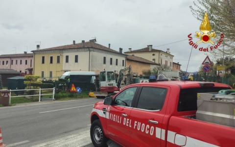 Fuga di gas durante lavori stradali a Monticello Conte Otto