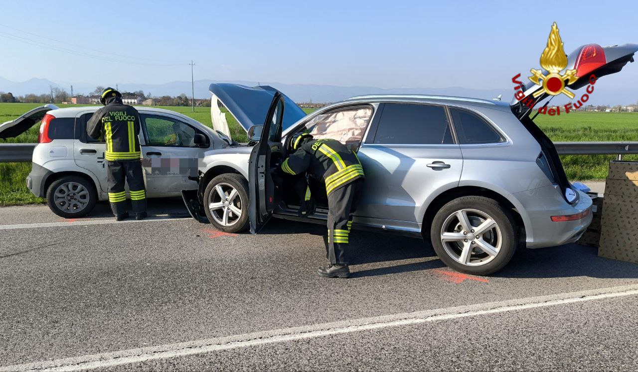 Tre auto si scontrano a Bolzano Vicentino sulla Postumia: un ferito grave