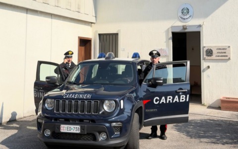 Ubriaco e armato di coltello minaccia la madre di morte