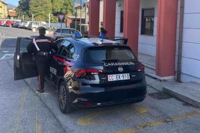 29enne spacciava in piazza a Isola Vicentina: sequestrate marijuana, hashish e contanti