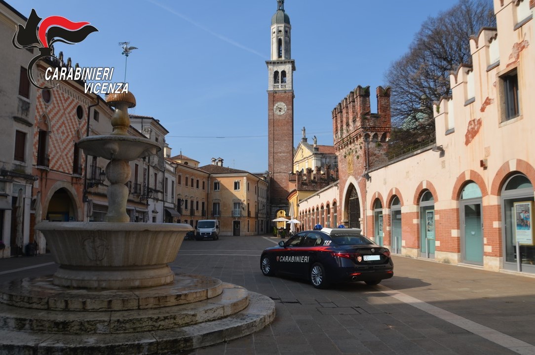 Fugge all’alt dei Carabinieri a Thiene: folle inseguimento fino a Schio