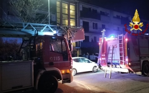Salvataggio ad Altavilla Vicentina: i Vigili del Fuoco estraggono una residente dalle fiamme