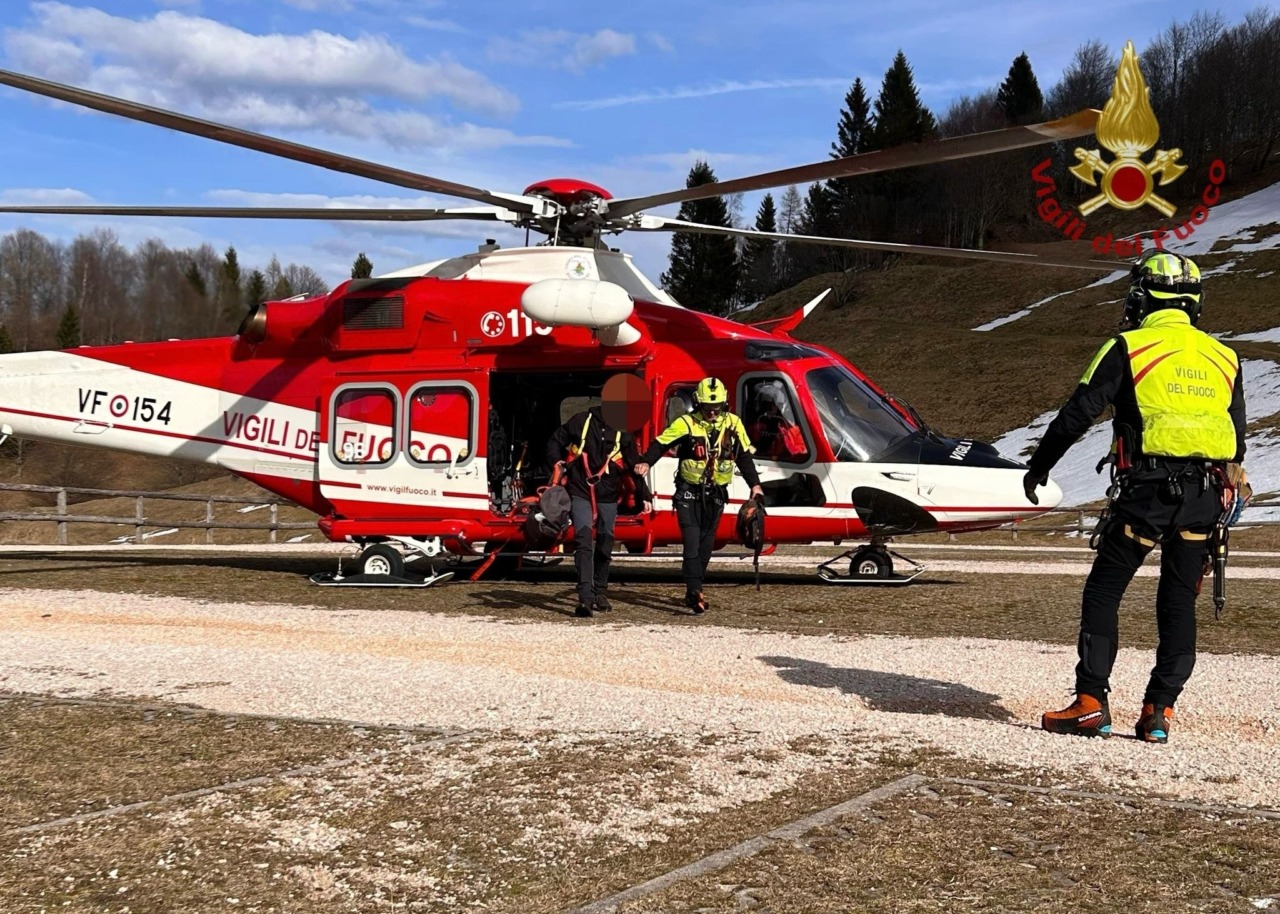 Monte Pasubio, soccorso lungo la Strada delle 52 Gallerie: recuperati due escursionisti