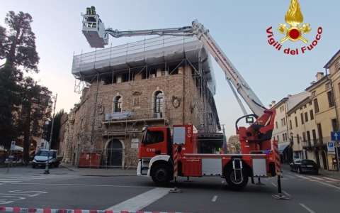 Vicenza, cedimento a Palazzo del Territorio (in restauro): chiusi i negozi vicini