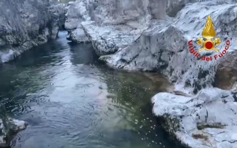 Cade nel torrente Astico: 20enne recuperato senza vita