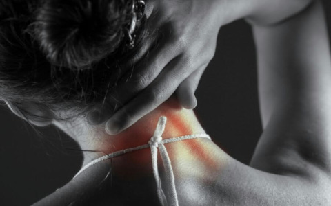 Cervicale infiammata? Ecco come alleviare il dolore in modo naturale