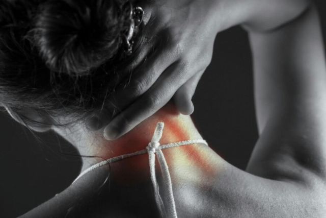 Cervicale infiammata? Ecco come alleviare il dolore in modo naturale
