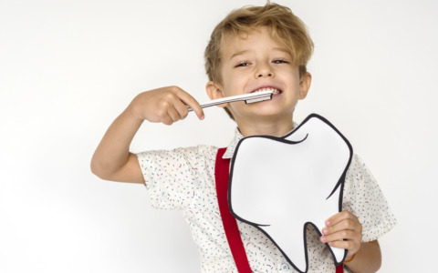 Dentista per bambini: perché fare una visita d’estate e a chi rivolgersi a Vicenza