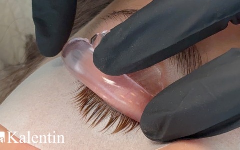 Corso di laminazione ciglia coreana e sopracciglia: cosa imparare per proporre il nuovo metodo in centro estetico